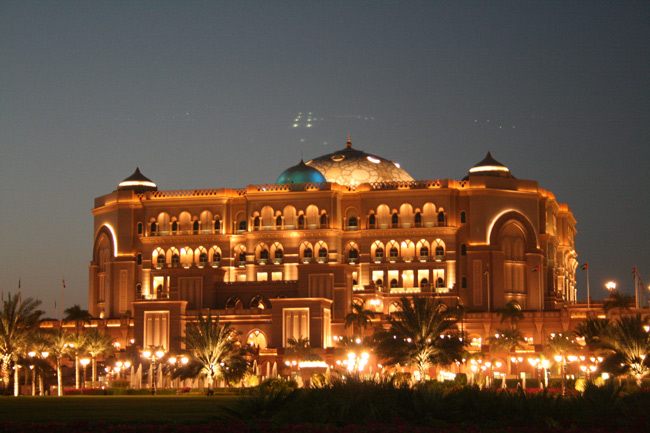 Emirates Palace được mệnh danh là 'khách sạn tám sao'.